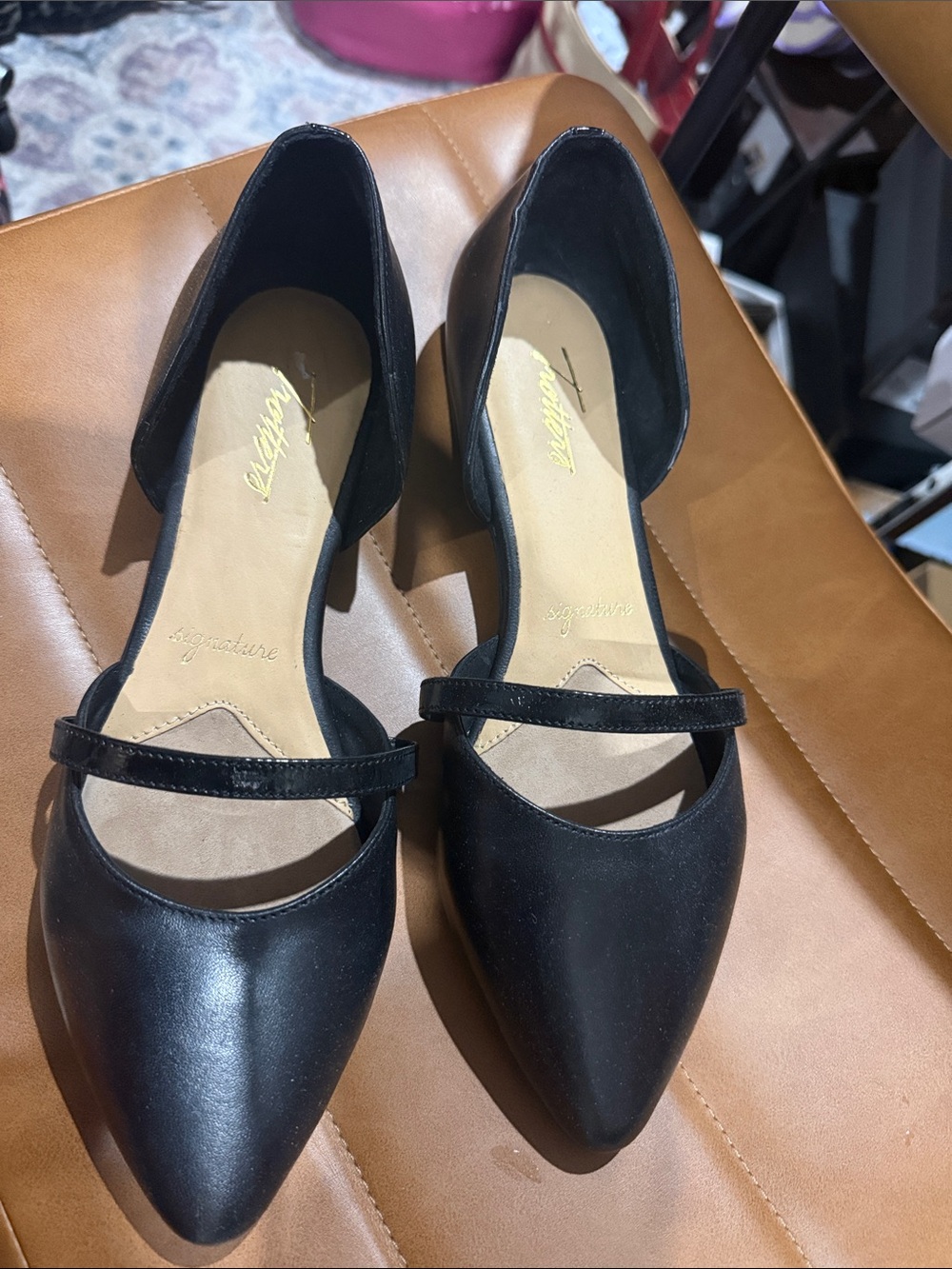 Trotters Signature Black Pointed Mary Jane Flats with Single Strap New condition
